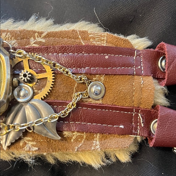 Steampunk Brown Leather Wristband with Gears and Portrait - Picture 6 of 8